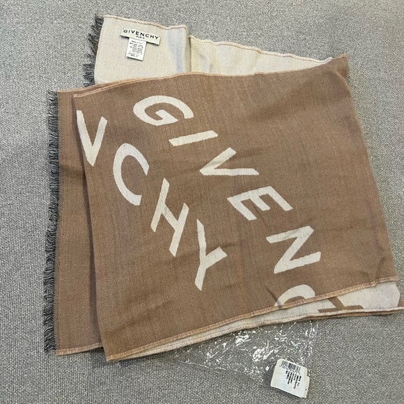 NEW Givenchy Beige Cream Wool Scarf - Picture 2 of 13